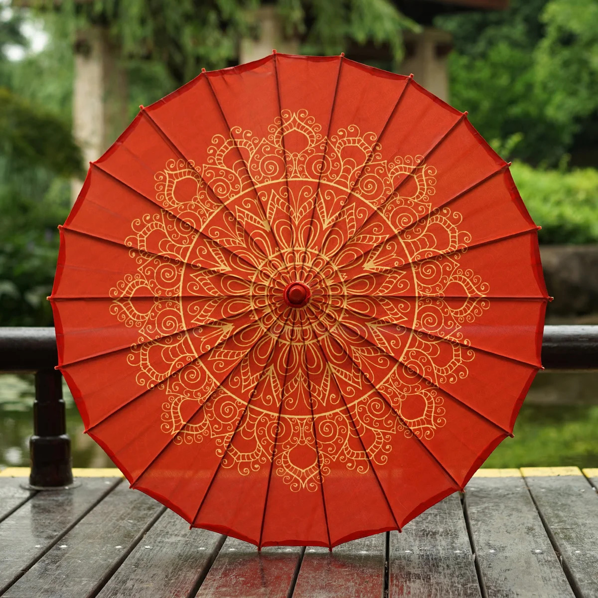 Smart Garden Umbrella - Ombrello decorativo in carta oliata rossa